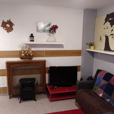 Guesthouse Familial Pour 2,3,4 Personnes De 44M2- Accessible Handic -Rez De Chaussee-Vues Sur Rue Et Patio Prive - Sejour, Chambre Separee-Cuisine,Salle De Bain,Lit Double Et Canape-Lit 2Pers-Entree De La Rue Berzelius-5 Minutes Du Metro Brochant-Lig Paris Exteriör bild