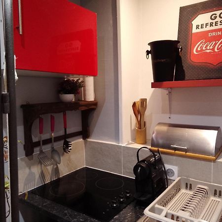 Guesthouse Familial Pour 2,3,4 Personnes De 44M2- Accessible Handic -Rez De Chaussee-Vues Sur Rue Et Patio Prive - Sejour, Chambre Separee-Cuisine,Salle De Bain,Lit Double Et Canape-Lit 2Pers-Entree De La Rue Berzelius-5 Minutes Du Metro Brochant-Lig Paris Exteriör bild