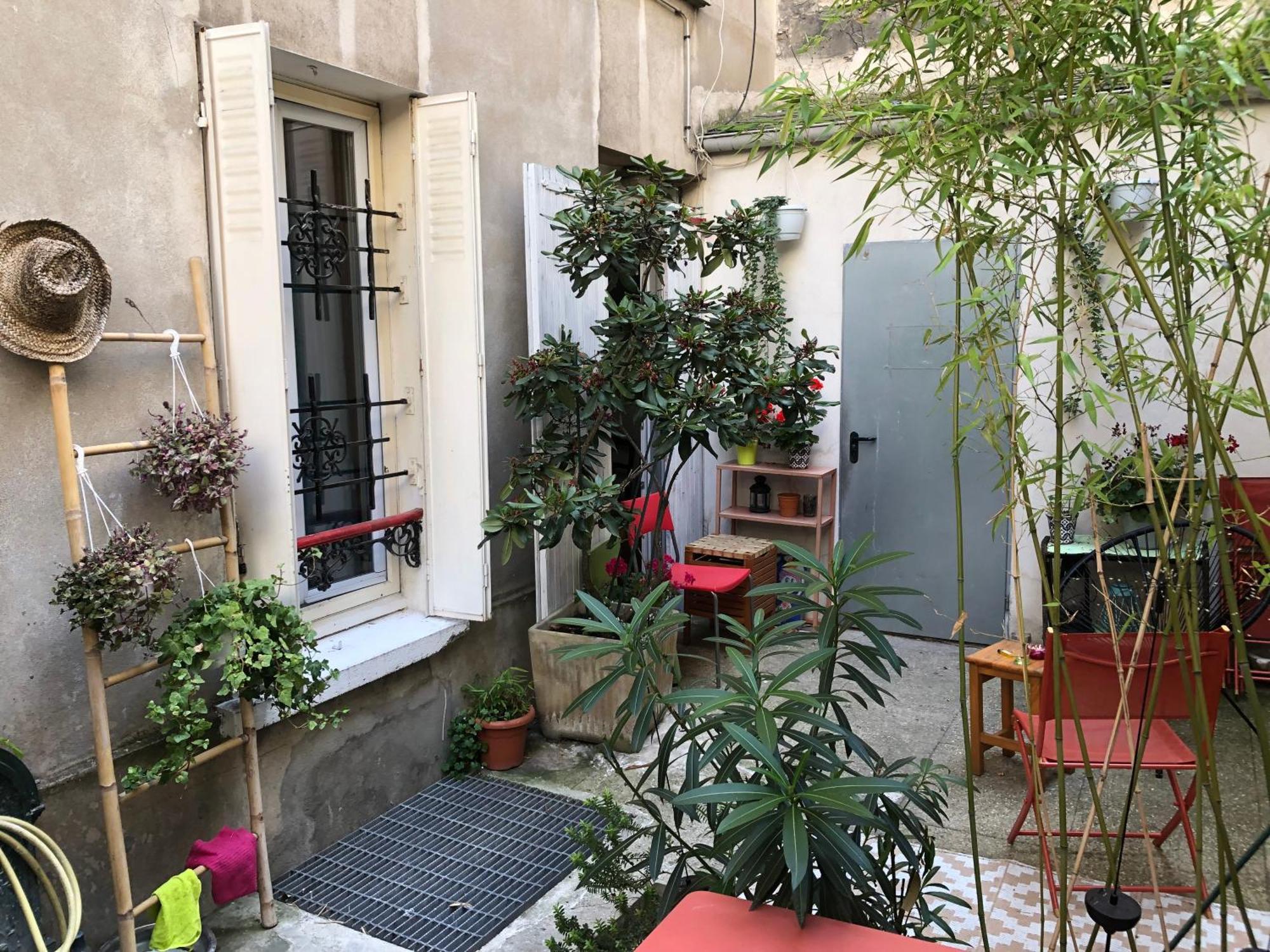 Guesthouse Familial Pour 2,3,4 Personnes De 44M2- Accessible Handic -Rez De Chaussee-Vues Sur Rue Et Patio Prive - Sejour, Chambre Separee-Cuisine,Salle De Bain,Lit Double Et Canape-Lit 2Pers-Entree De La Rue Berzelius-5 Minutes Du Metro Brochant-Lig Paris Exteriör bild