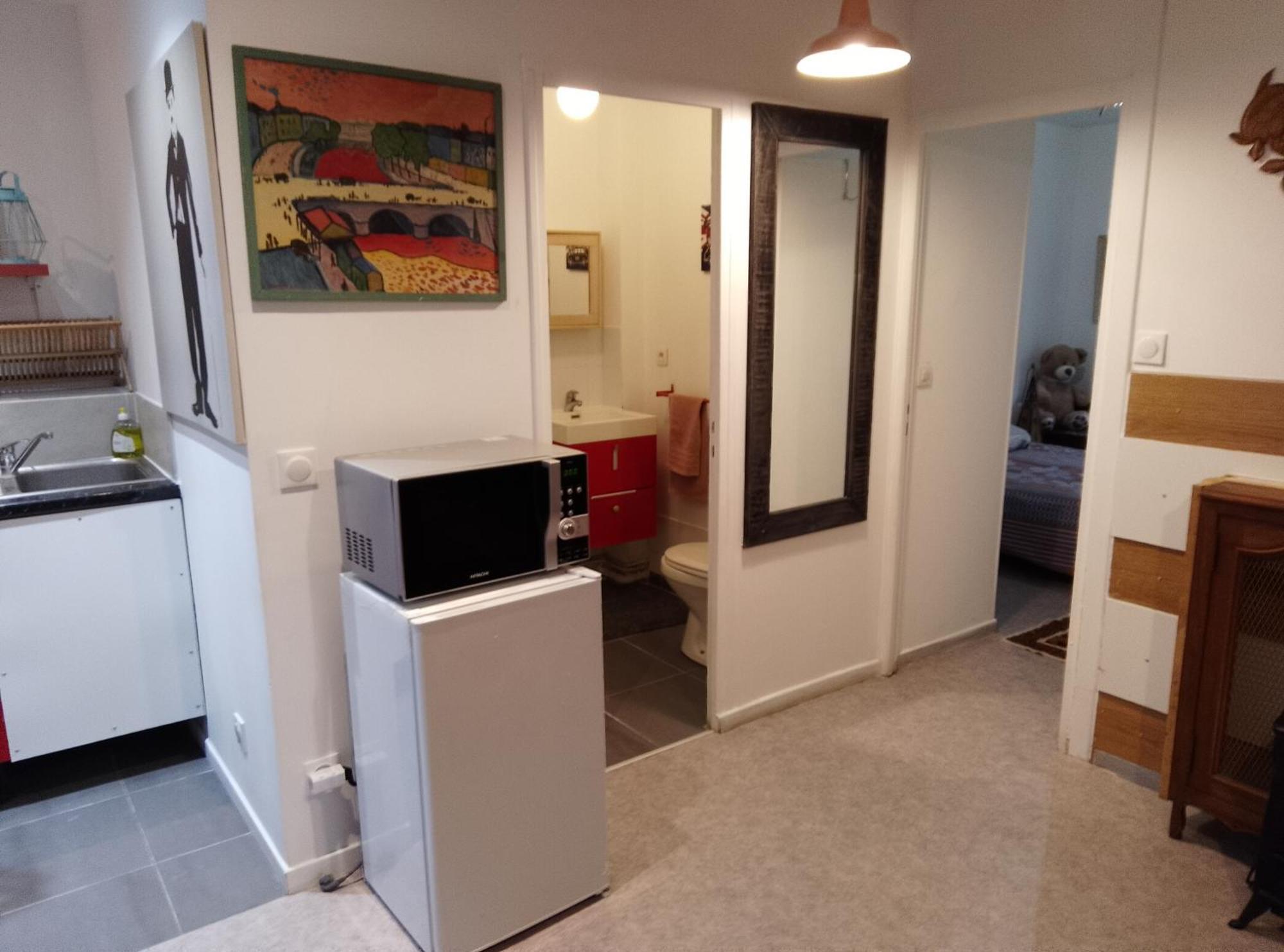 Guesthouse Familial Pour 2,3,4 Personnes De 44M2- Accessible Handic -Rez De Chaussee-Vues Sur Rue Et Patio Prive - Sejour, Chambre Separee-Cuisine,Salle De Bain,Lit Double Et Canape-Lit 2Pers-Entree De La Rue Berzelius-5 Minutes Du Metro Brochant-Lig Paris Exteriör bild