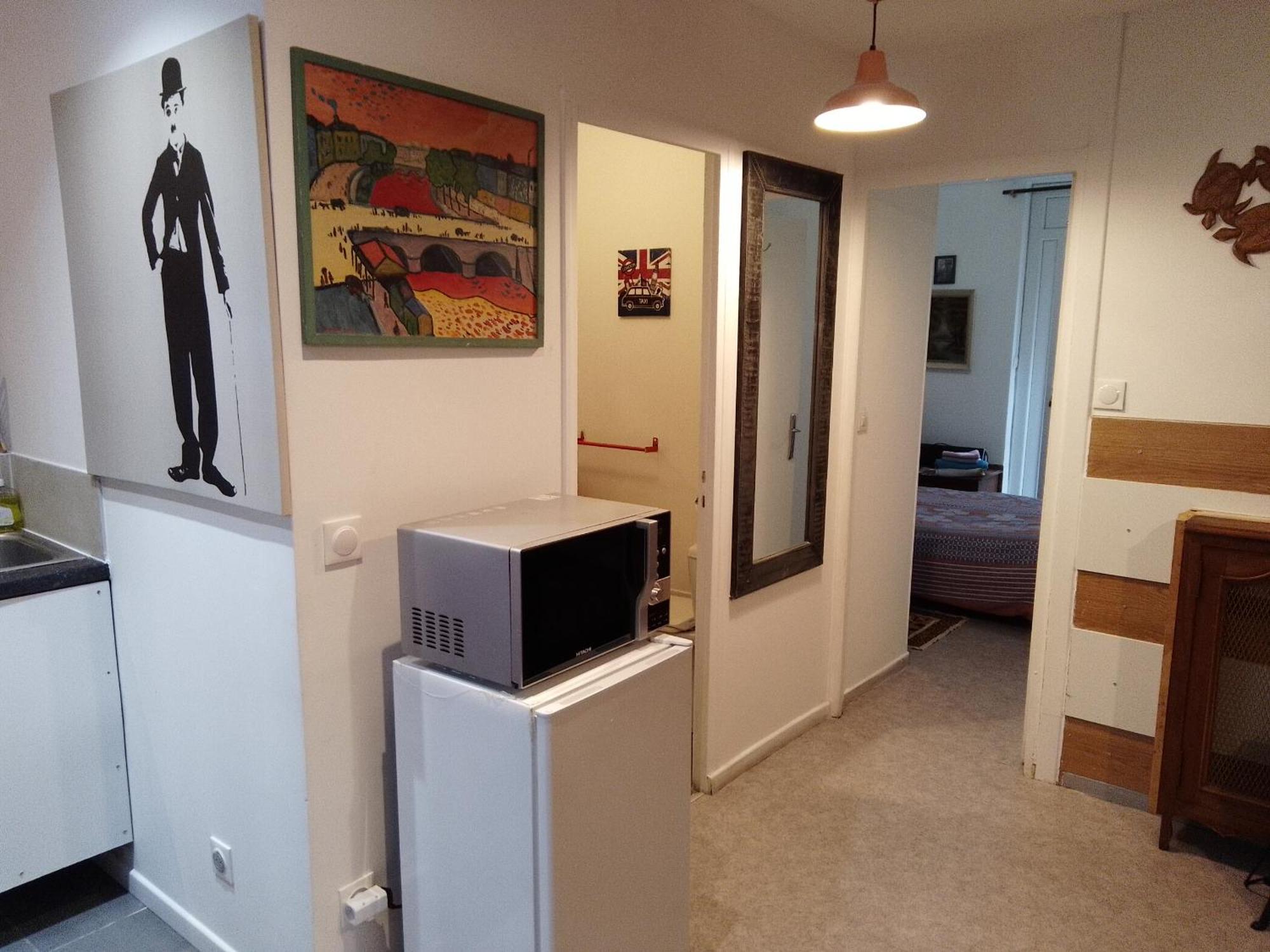 Guesthouse Familial Pour 2,3,4 Personnes De 44M2- Accessible Handic -Rez De Chaussee-Vues Sur Rue Et Patio Prive - Sejour, Chambre Separee-Cuisine,Salle De Bain,Lit Double Et Canape-Lit 2Pers-Entree De La Rue Berzelius-5 Minutes Du Metro Brochant-Lig Paris Exteriör bild