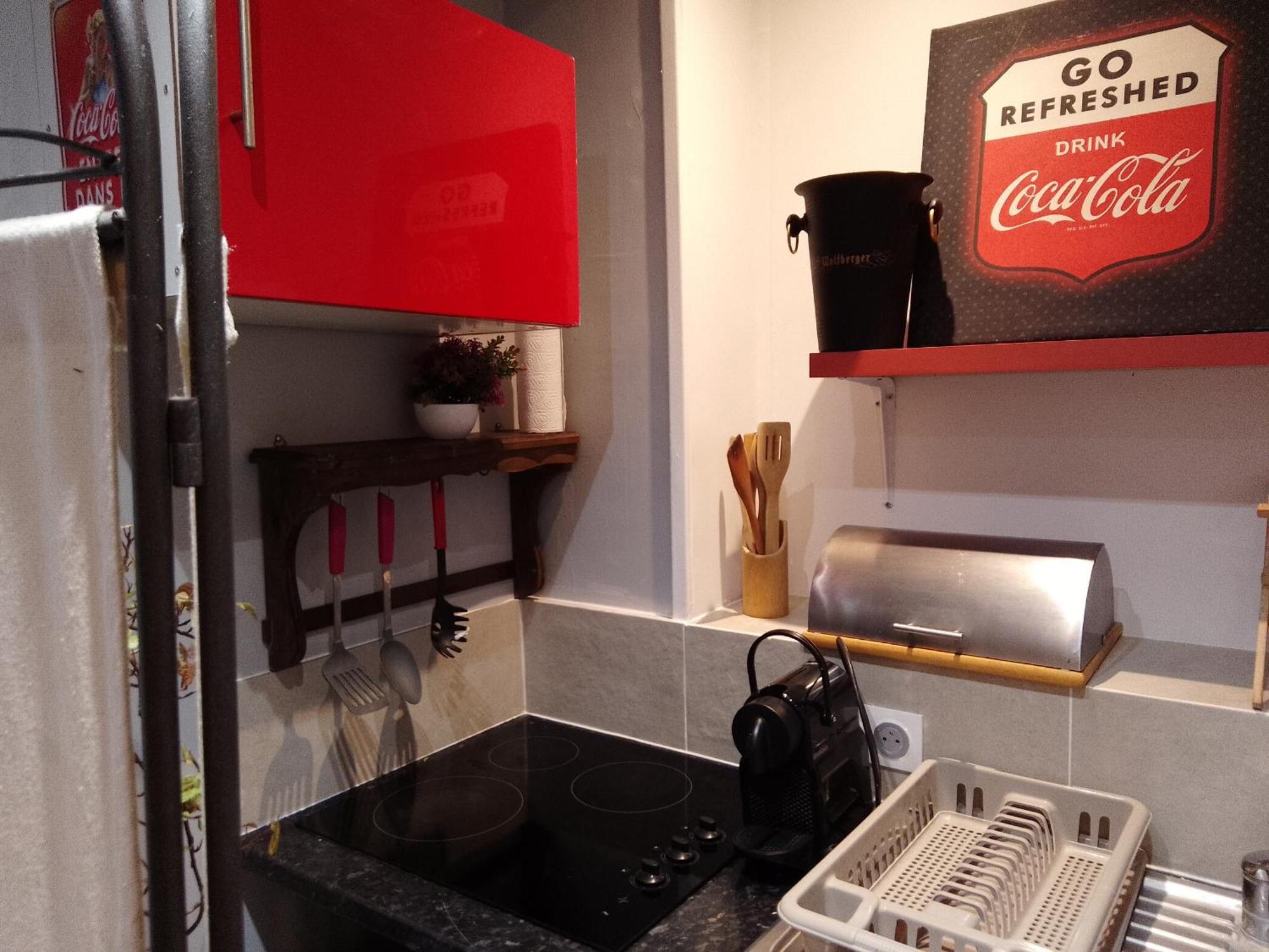 Guesthouse Familial Pour 2,3,4 Personnes De 44M2- Accessible Handic -Rez De Chaussee-Vues Sur Rue Et Patio Prive - Sejour, Chambre Separee-Cuisine,Salle De Bain,Lit Double Et Canape-Lit 2Pers-Entree De La Rue Berzelius-5 Minutes Du Metro Brochant-Lig Paris Exteriör bild
